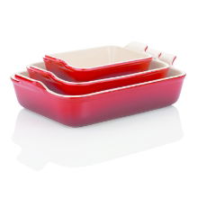 RS4704_Heritage_Rectangular_Dishes_Cerise_3_le_creuset_1-scr